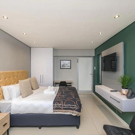 Stylish And Modern Studio In The Beachfront Cape Town Exterior photo